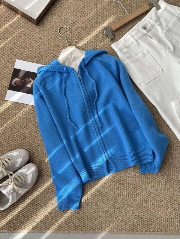 股票配资网站 【拉链连帽针织开衫】109元1件！面料软糯细腻，版型简洁不累赘，舒服自在！